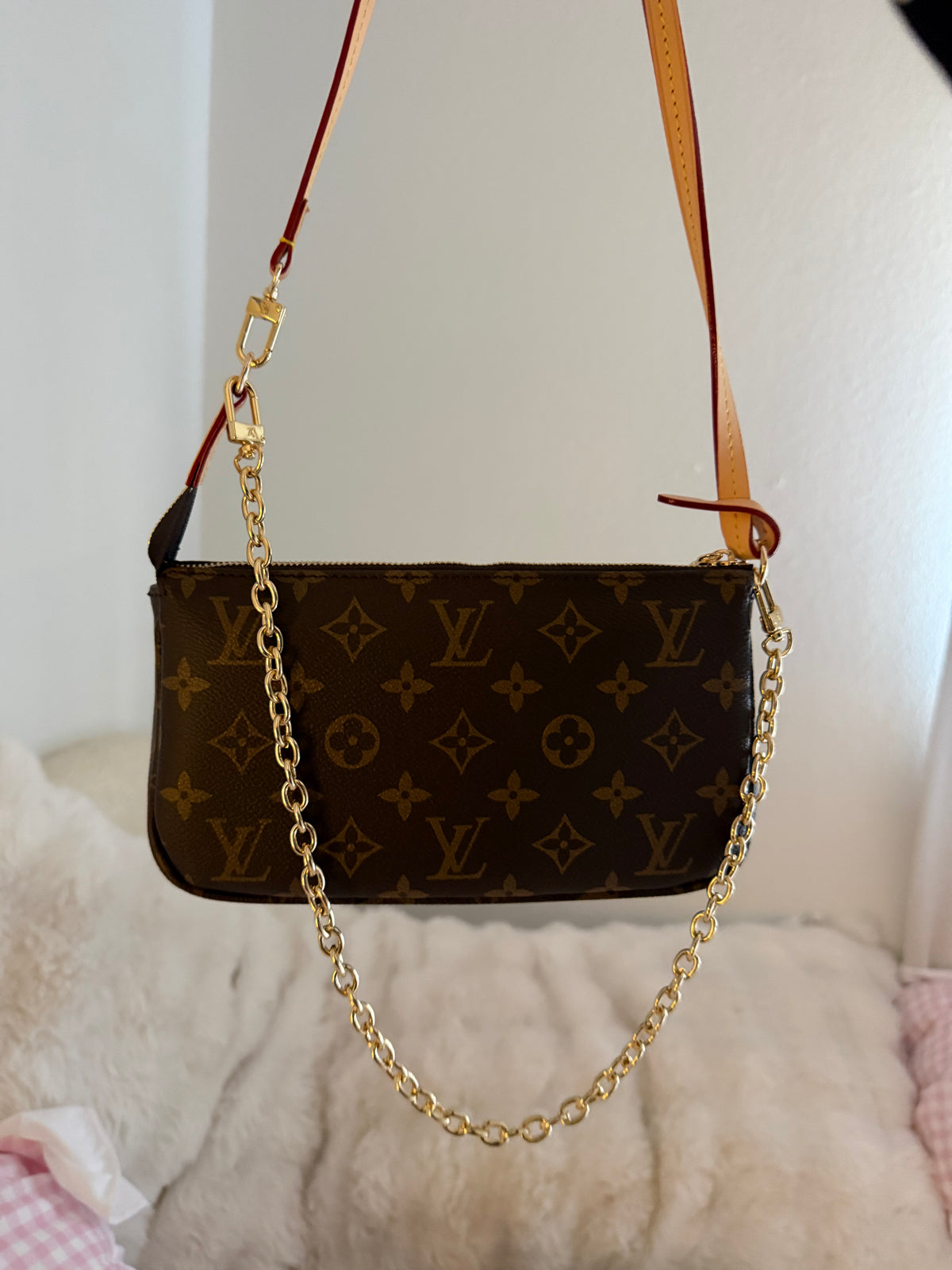 Brown shoulder bag